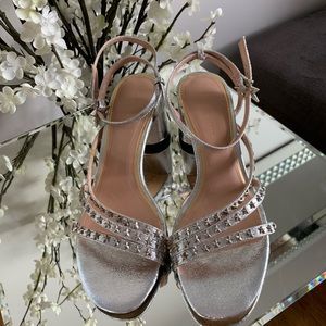 🔥🔥Gorgeous Zara Star Embellished Silver Sandal😍